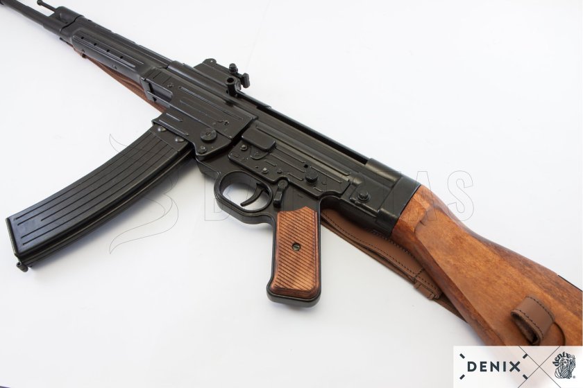 Replica Sturmgewehr 44 with sling, Germany 1943 9